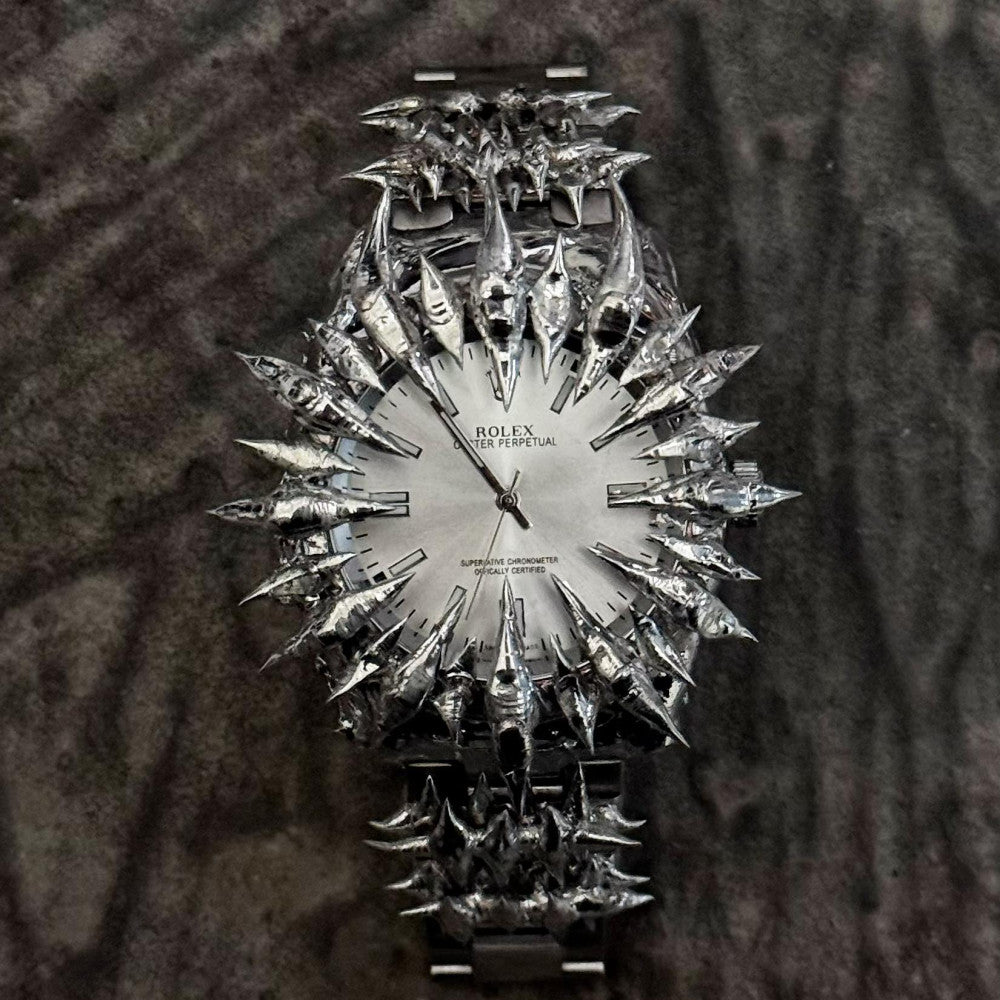 Original handmade European and American special lightning dragon scale spike solder watch light luxury niche design heavy industry trend image 4