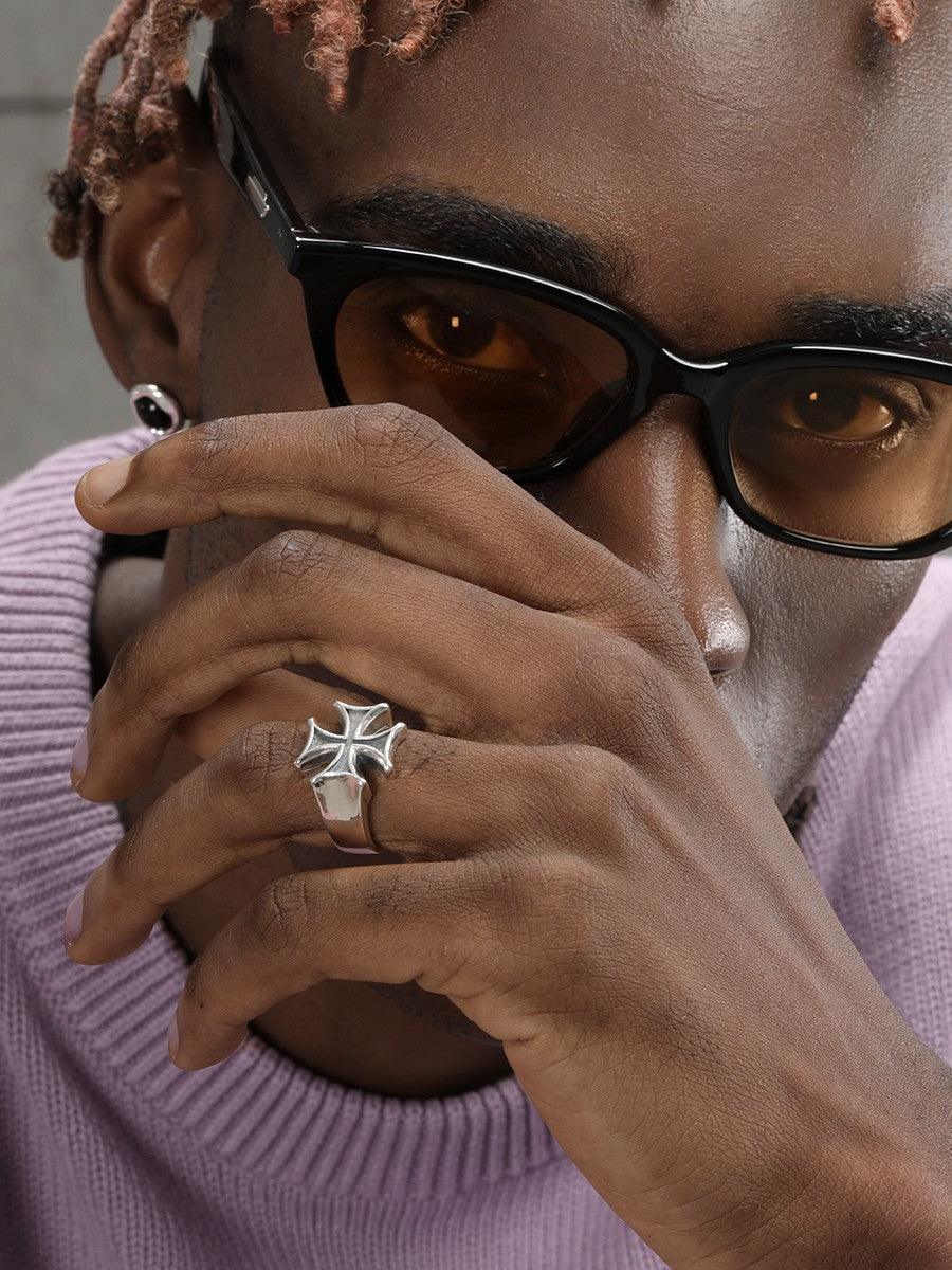 Vampire Cross Ring - Dekayed