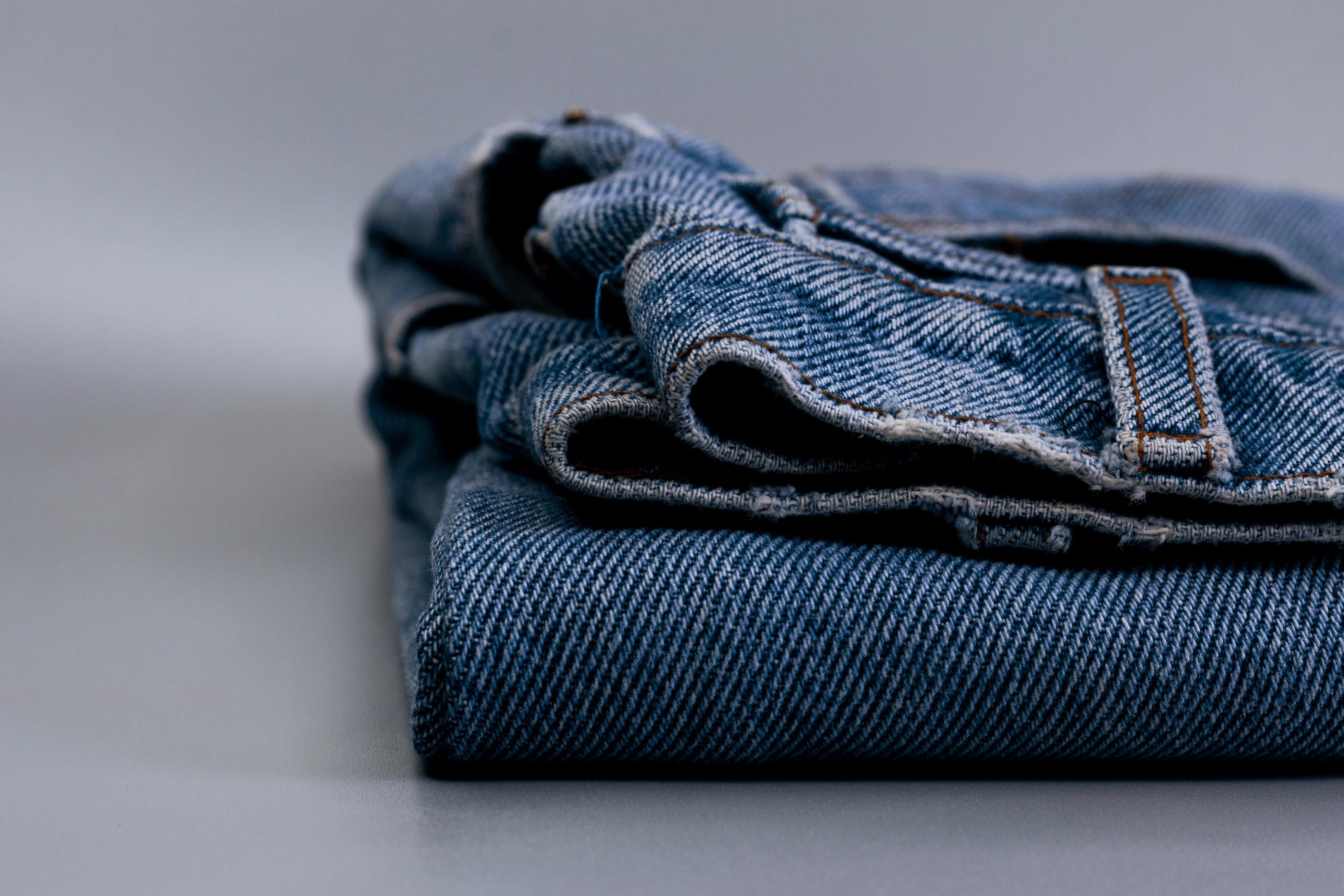 A guide on how to wash jeans witouth fading