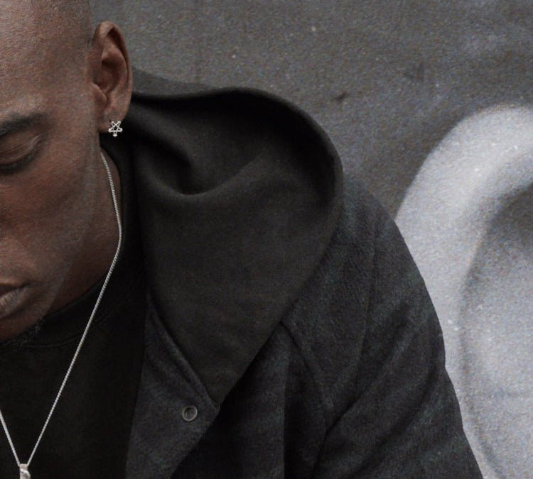 Best Outfits for Men with Dark Skin - Dekayed