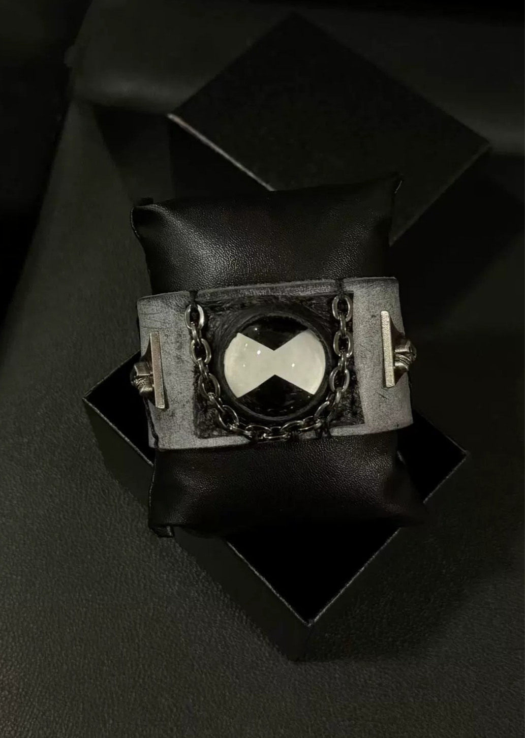 Ben 10 OG White Ghost Omnitrix