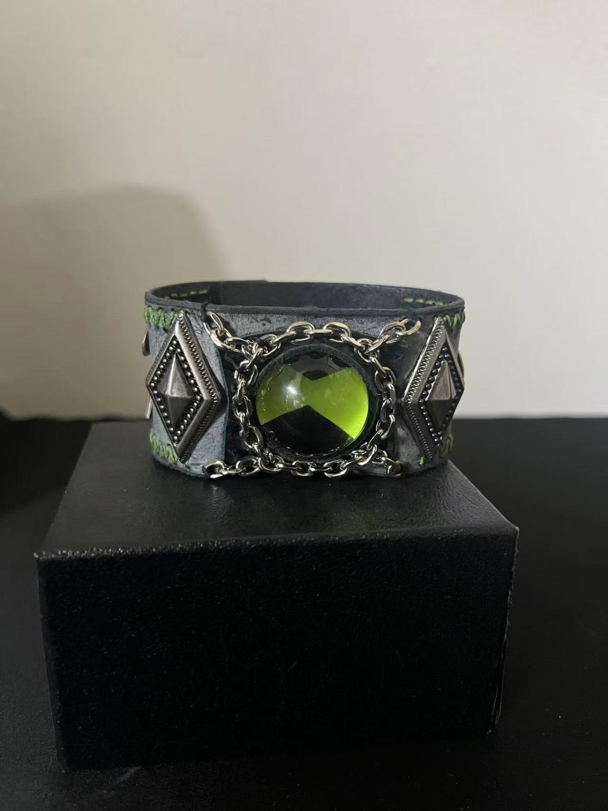 green ben 10 omnitrix displayed in a black box.