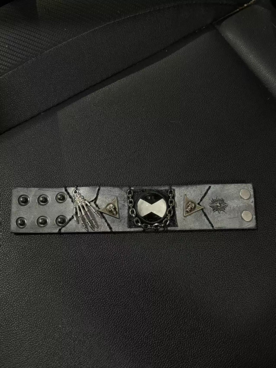 Ben 10 OG White Ghost Omnitrix - Dekayed