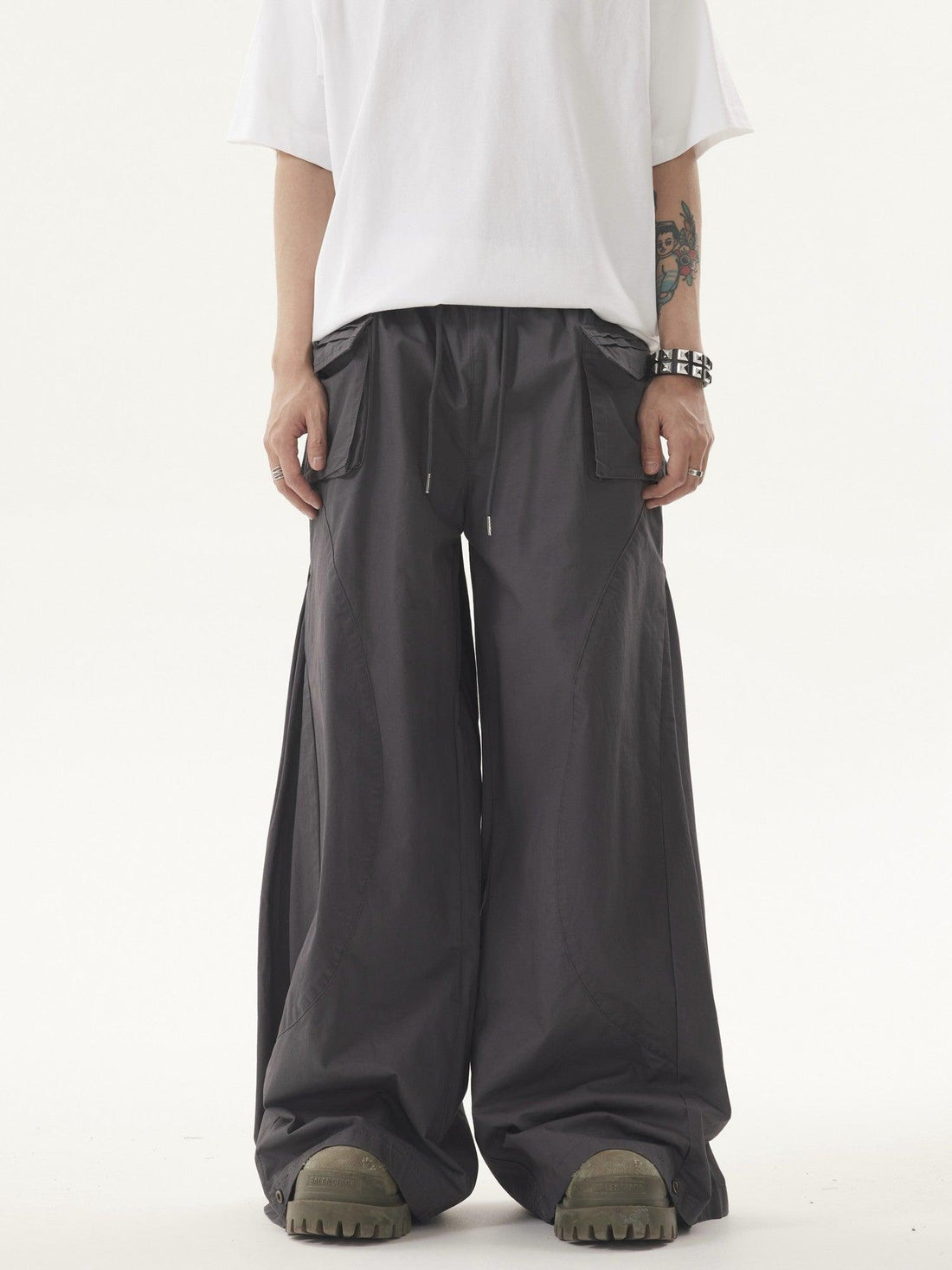 BTSG Cargo Silhouette Pants - Dekayed