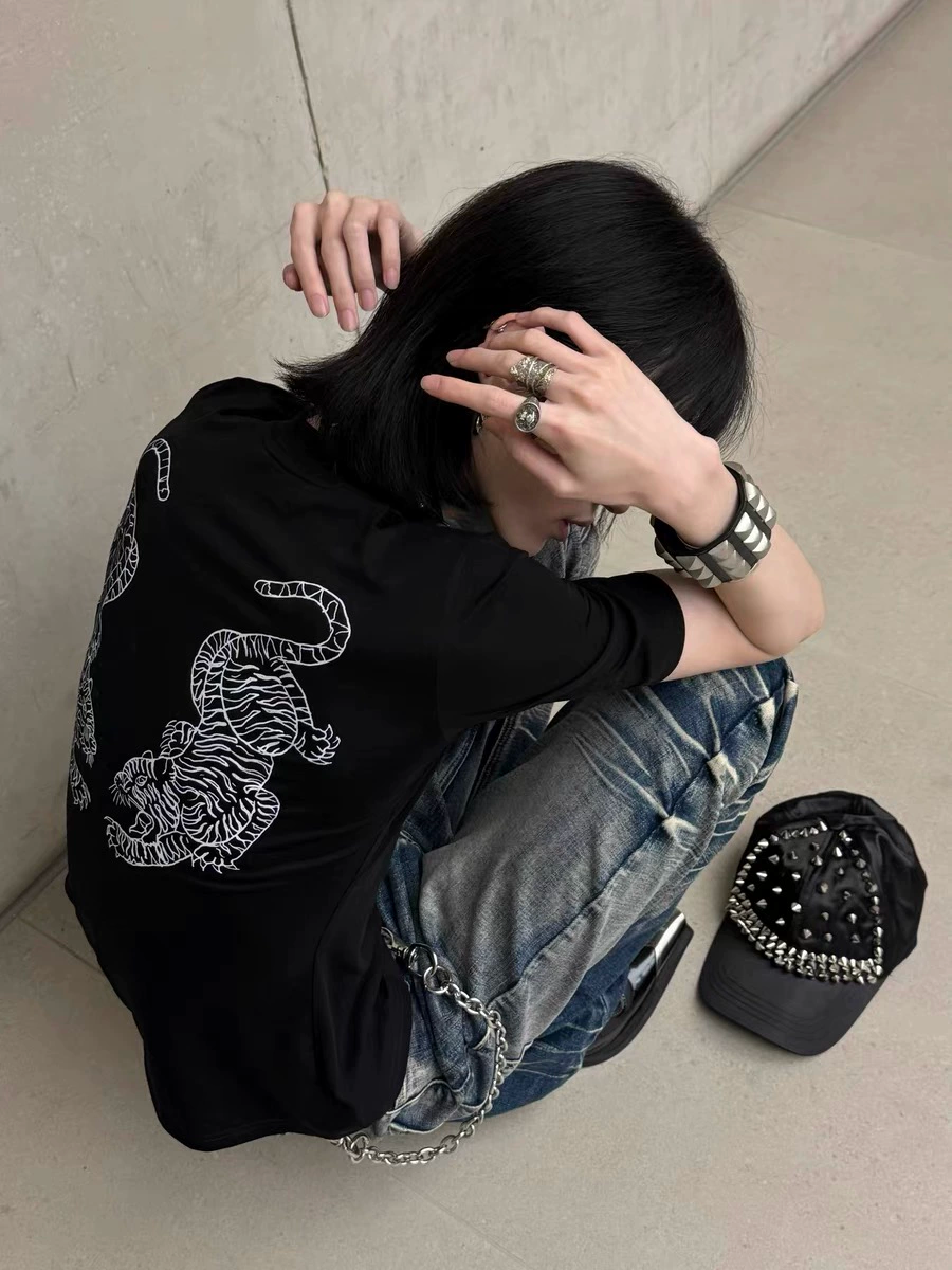 TwinFang Tee