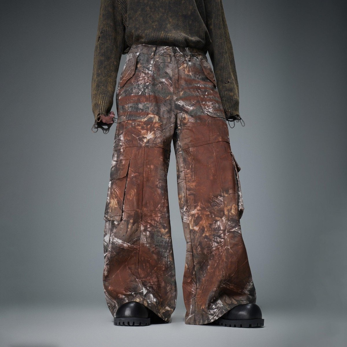 Inverted Tree Camo Distressed Cargo Jeans - Dekayed