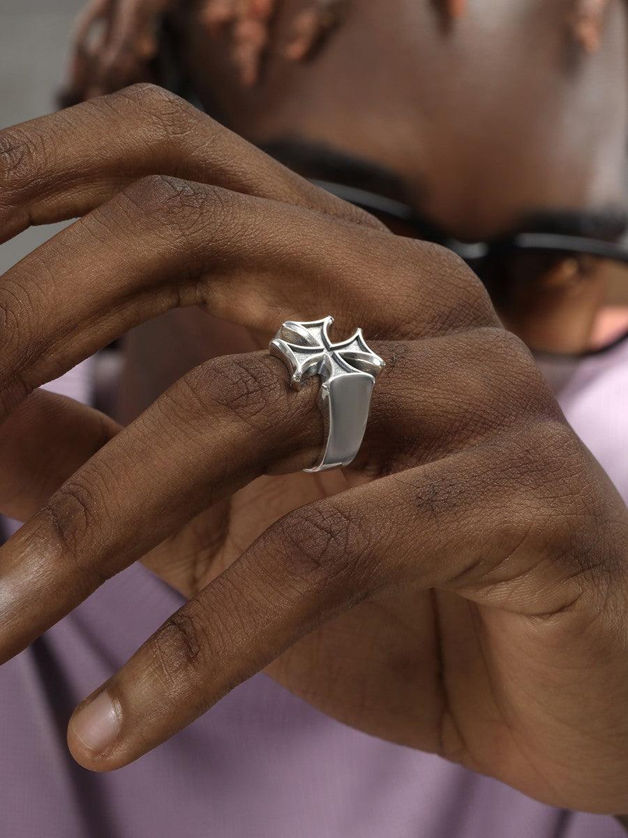 Vampire Cross Ring - Dekayed