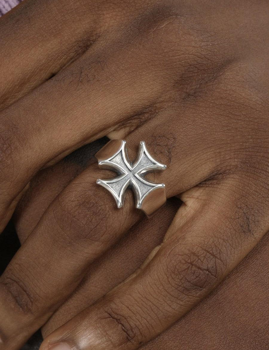 Vampire Cross Ring - Dekayed